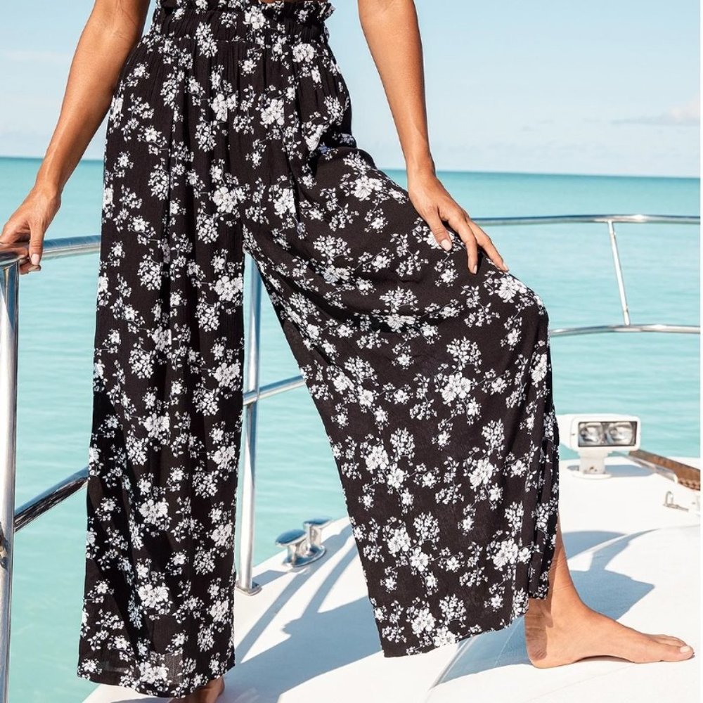 Lulus black floral pants size S